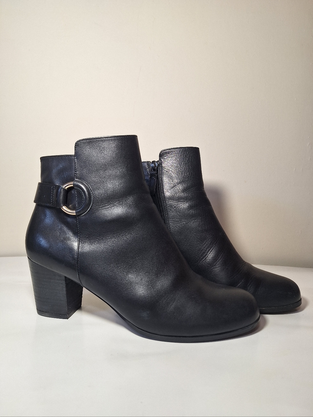 Cole Haan Grand.OS Black Leather Buckle Ankle Boots 8.5 Quiet Luxury Classic